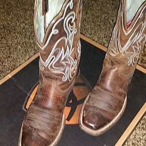 Ariat Shoes - Womens size 8.5 Ariat boots Ariat Shoes - Womens size 8.5 Ariat boots